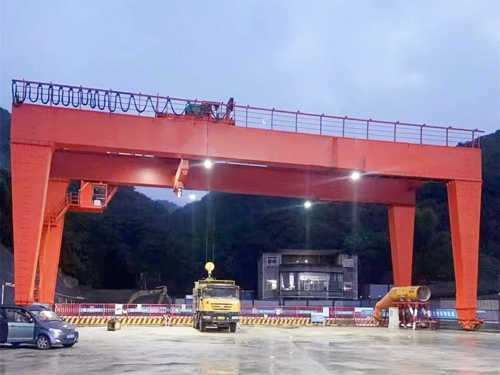 南京龍門吊廠家、電動雙主梁門式起重機型號、參數(shù)、價格