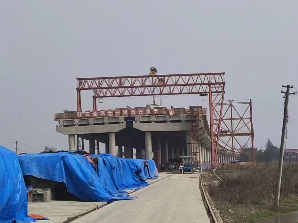 河南提梁機、路橋門機、架橋龍門吊租賃出租