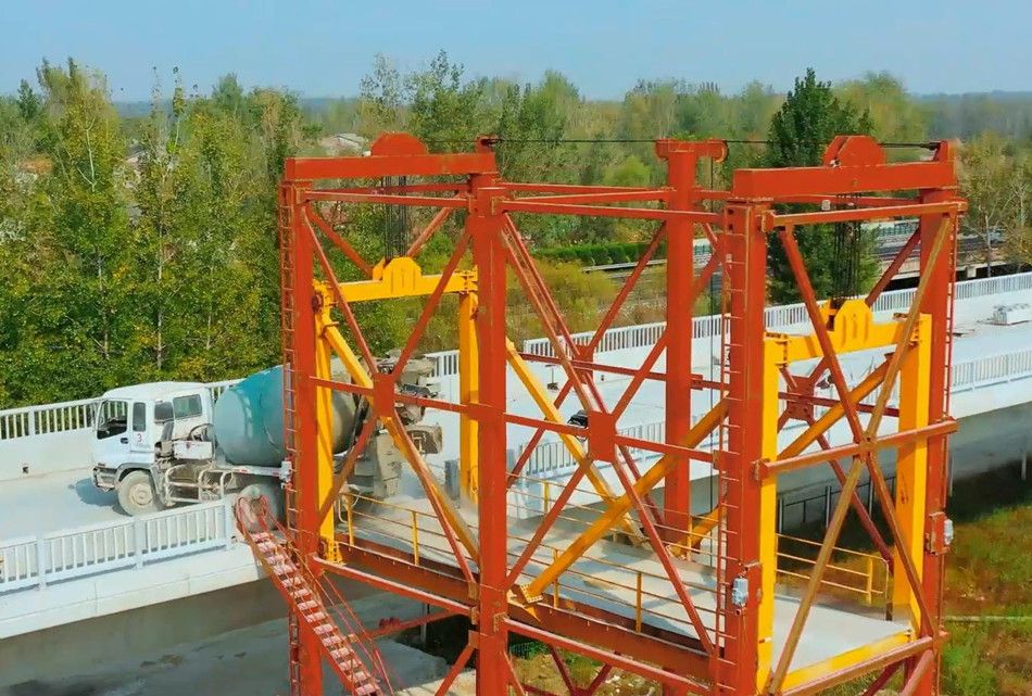 湖北宜昌路橋起重機(jī)械、混凝土罐車(chē)提升機(jī)廠家銷(xiāo)售、安裝維修