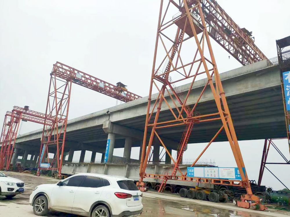 龍門吊廠家、型號(hào)、參數(shù)、電動(dòng)雙梁門式起重機(jī)、提梁機(jī)制造、安裝維修