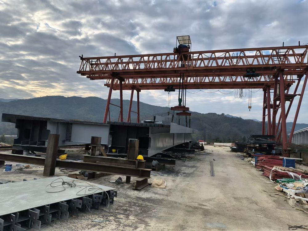 河南路橋起重機(jī)租賃、提梁機(jī)、龍門吊租賃工程服務(wù)