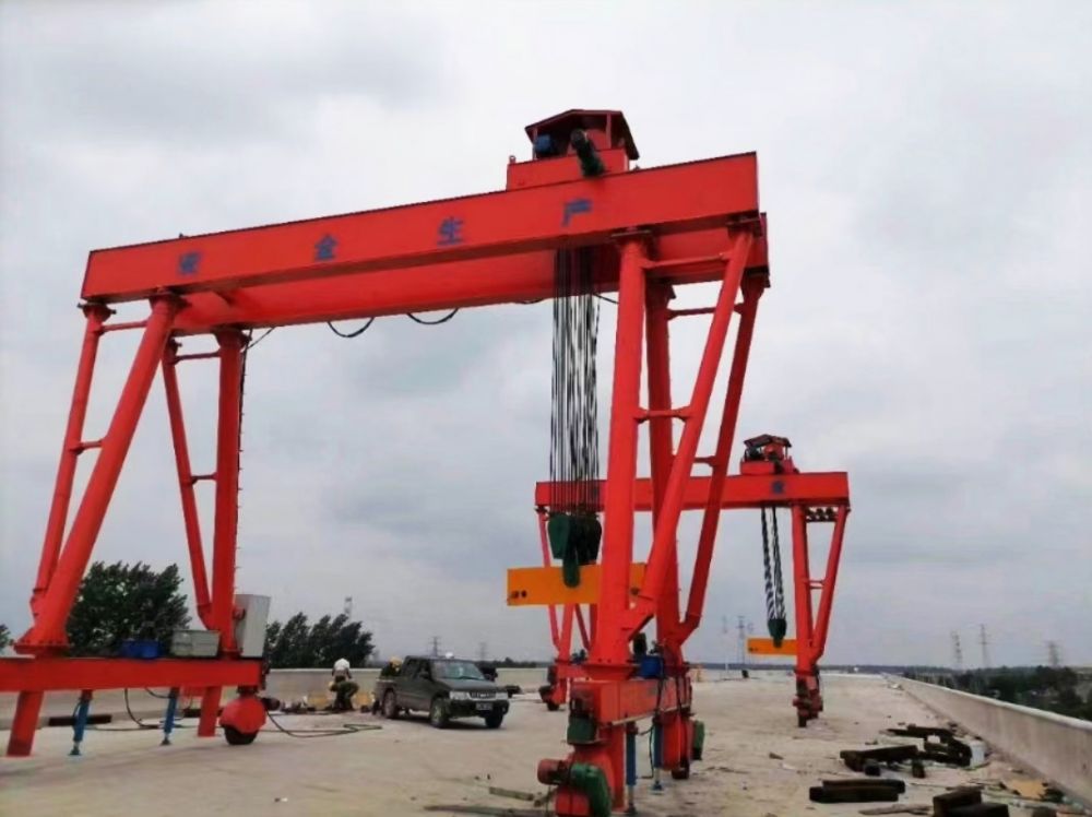 路橋門機(jī)、提梁機(jī)、無軌自行走門式起重機(jī)生產(chǎn)制造、安裝調(diào)試