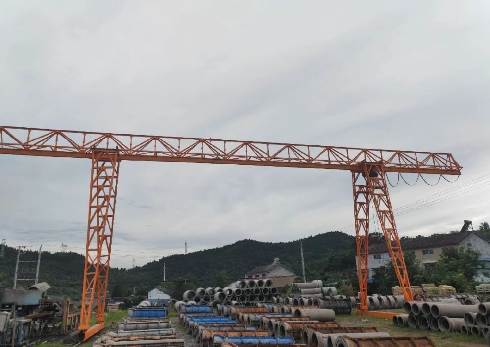 陜西西安龍門吊廠家、MH型電動(dòng)單梁門式起重機(jī)出廠價(jià)格