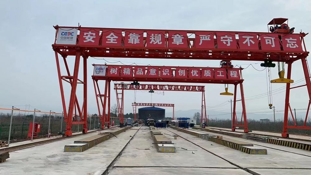 路橋門機(jī)、提梁門式起重機(jī)、提梁機(jī)、梁場(chǎng)龍門吊廠家報(bào)價(jià)