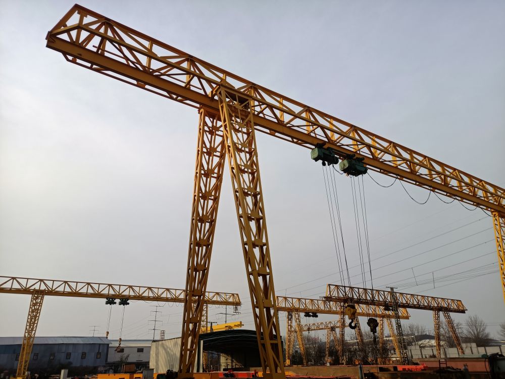 山東龍門(mén)吊廠家、型號(hào)、參數(shù)、電動(dòng)門(mén)式起重機(jī)制造安裝、維修維保
