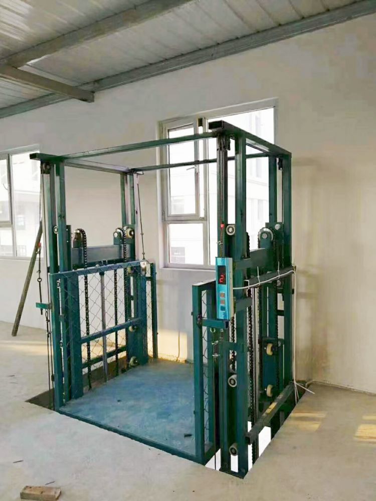 河南安陽升降平臺(tái)、載貨升降機(jī)，SJD型鏈條導(dǎo)軌式升降機(jī)