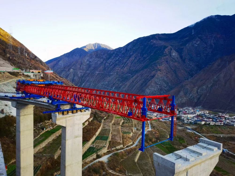 河南架橋機(jī)廠家、小曲線自平衡架橋機(jī)型號規(guī)格、價(jià)格