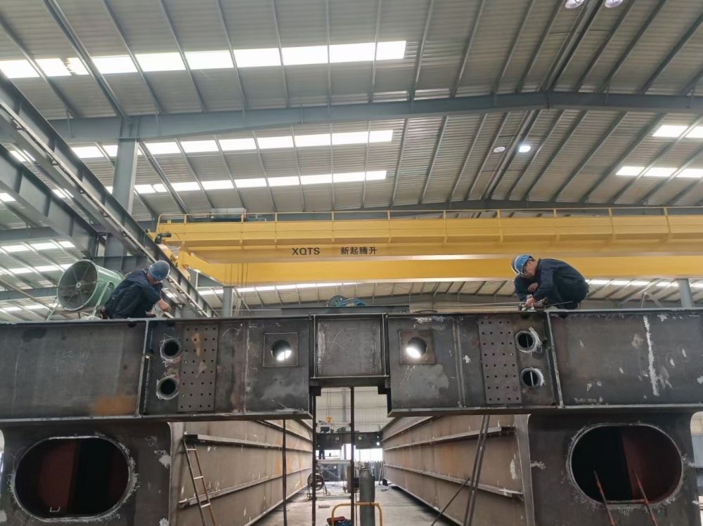 通用吊鉤橋式起重機、QD型吊鉤雙梁橋式起重機制造安裝維修廠家