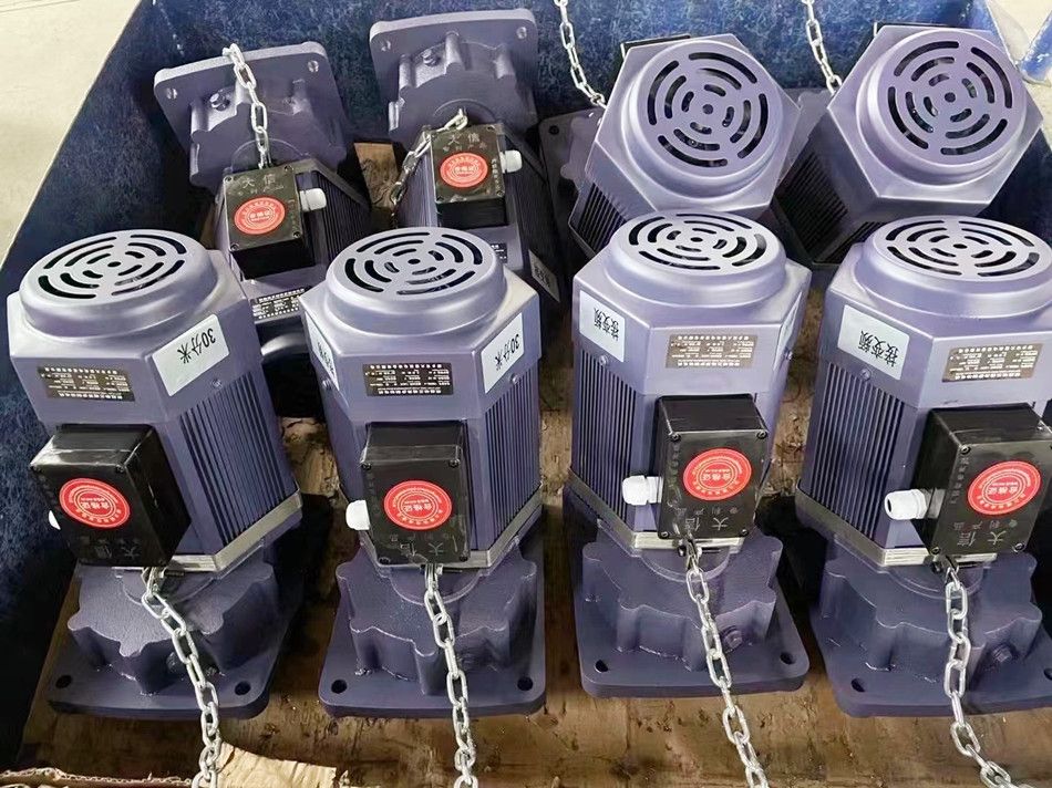 呼和浩特起重運(yùn)行電機(jī)、河南新鄉(xiāng)大信三合一電機(jī)減速器