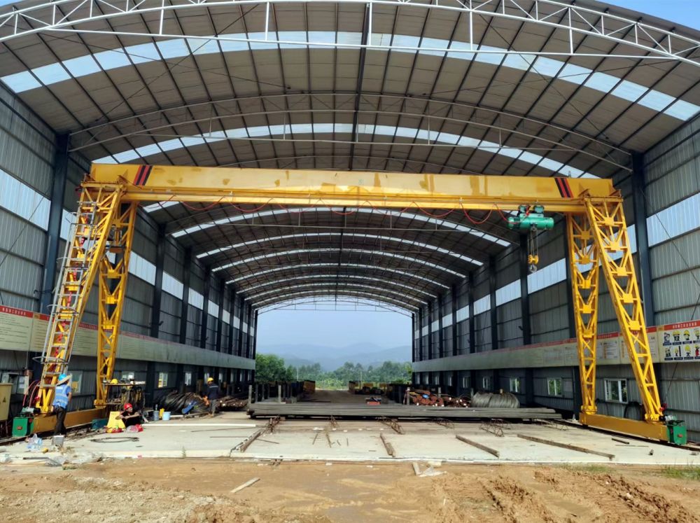 安陽龍門吊廠家、電動單梁門式起重機型號、參數(shù)及安裝維修價格