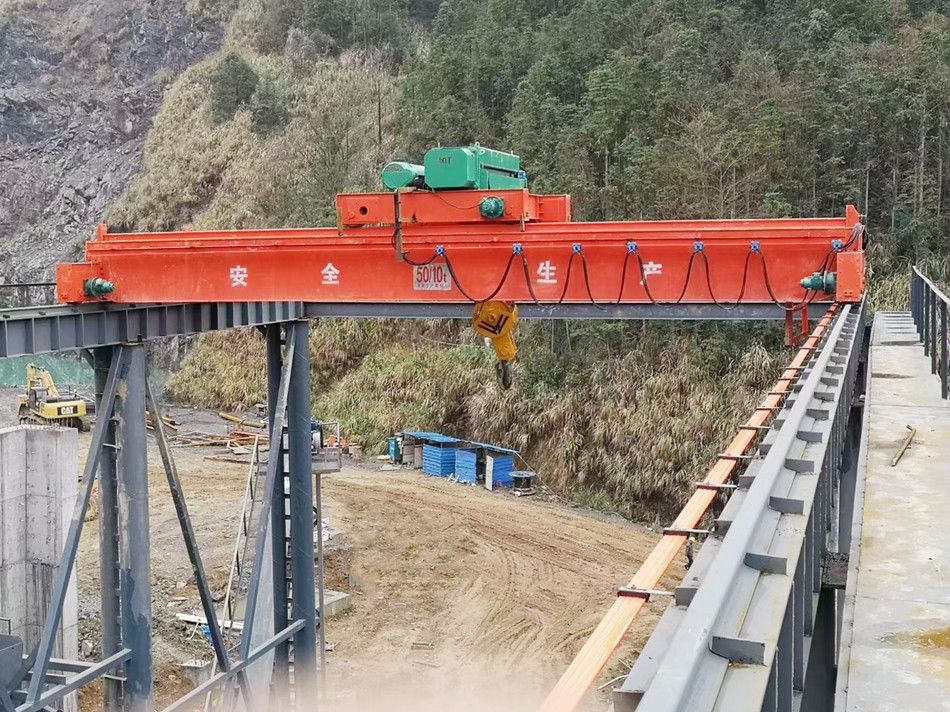 海南起重機(jī)、?？跇蚴狡鹬貦C(jī)、LH型電動(dòng)葫蘆雙梁起重機(jī)