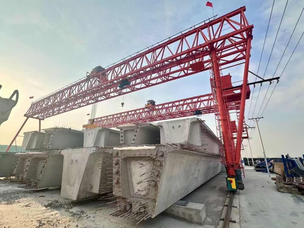 江蘇揚(yáng)州起重機(jī)廠家提供梁場龍門吊、提梁機(jī)租賃服務(wù)