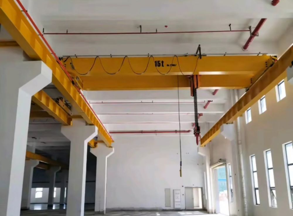 貴州凱里起重機(jī)、LH型電動(dòng)葫蘆雙梁橋式起重機(jī)