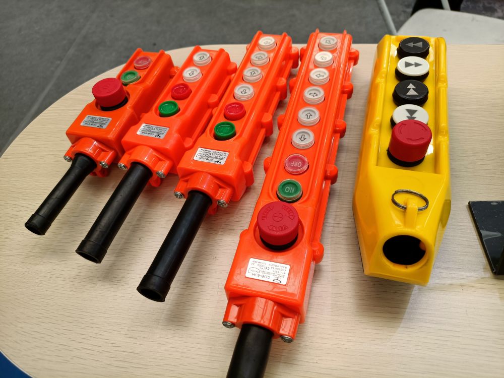 起重機(jī)按鈕、起重手柄、手電門廠家品牌、批發(fā)零售