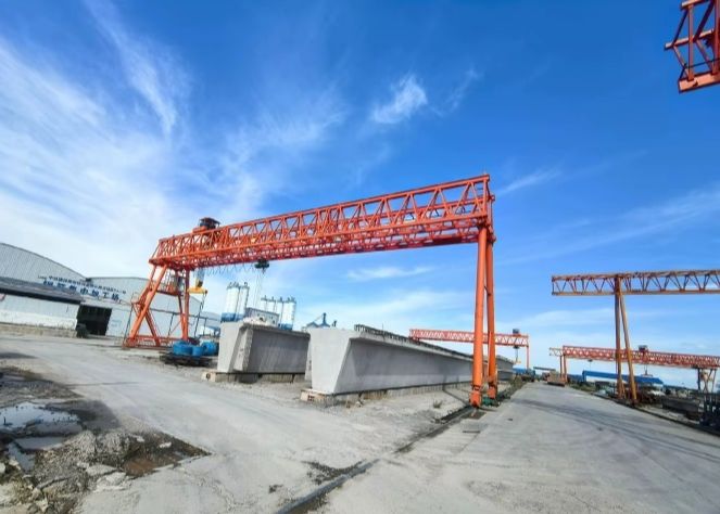 信陽龍門吊、制梁場門式起重機制造、出租租賃、安裝維修