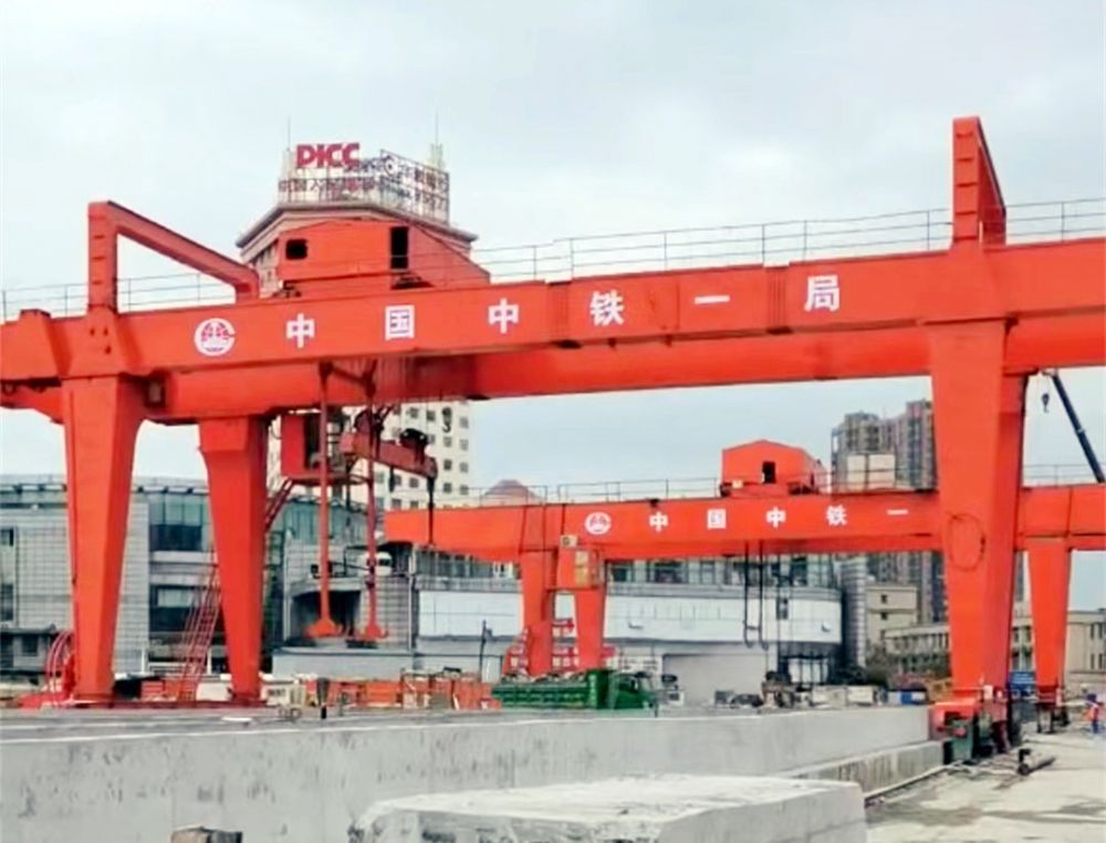 地鐵出渣機(jī)、地鐵站門式起重機(jī)、地鐵龍門吊廠家制造、安裝移裝維修