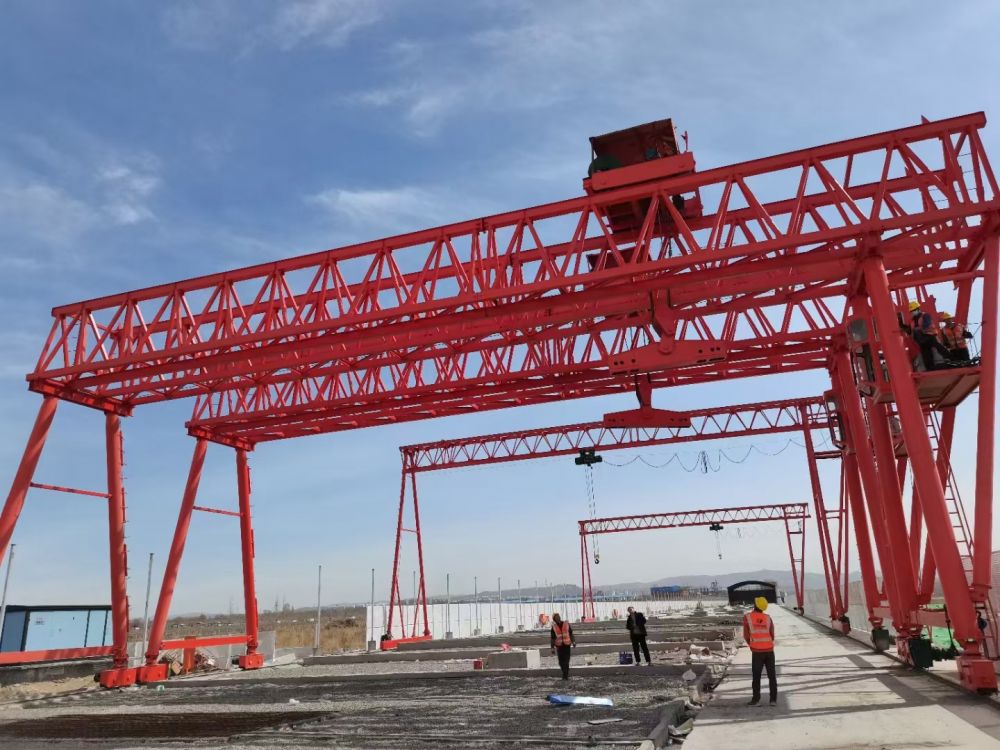 綿陽(yáng)龍門吊、提梁機(jī)、路橋門機(jī)、雙梁門式起重機(jī)廠家銷售安裝維修