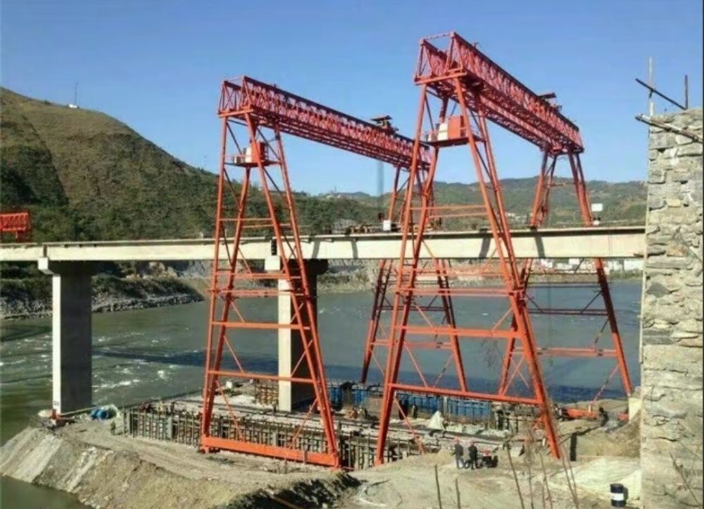 江蘇龍門吊、南通提梁機(jī)、路橋門機(jī)租賃廠家服務(wù)