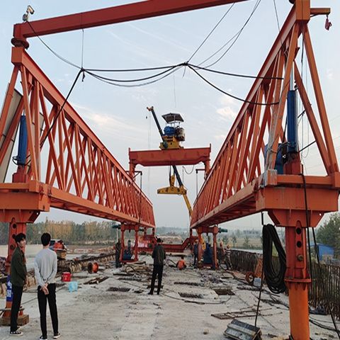 吉林長(zhǎng)春架橋機(jī)廠家  常見(jiàn)的兩種形式的架橋機(jī)