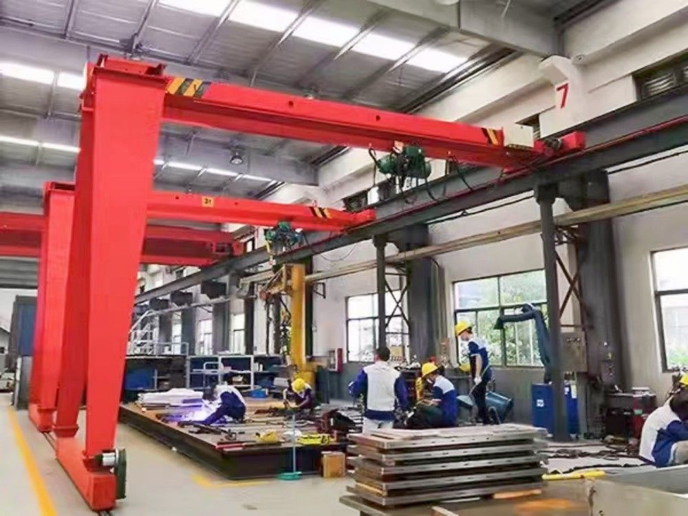 龍門吊廠家、品牌、型號、價格、BMH型半腿門式起重機制造安裝維修