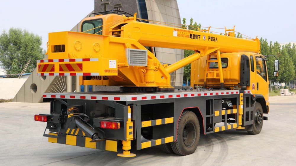 汽車(chē)起重機(jī)維護(hù)保養(yǎng)內(nèi)容，小型汽車(chē)吊維護(hù)保養(yǎng)注意事項(xiàng)