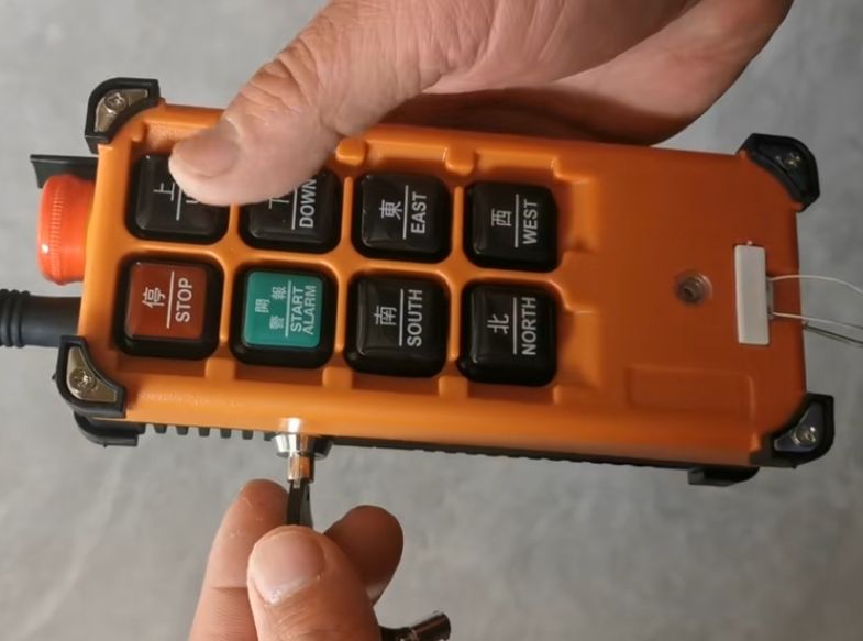 帶安全鑰匙的遙控器、工業(yè)遙控器型號(hào)規(guī)格、價(jià)格