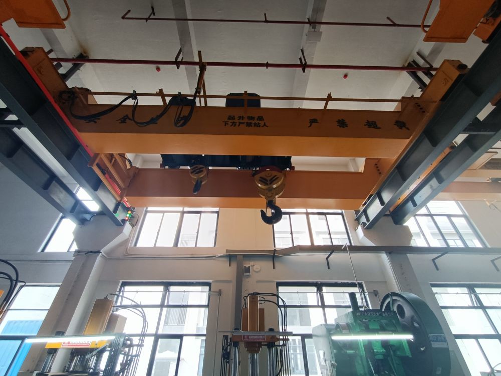 LH型電動(dòng)葫蘆橋式起重機(jī)、河南雙梁行車廠家報(bào)價(jià)
