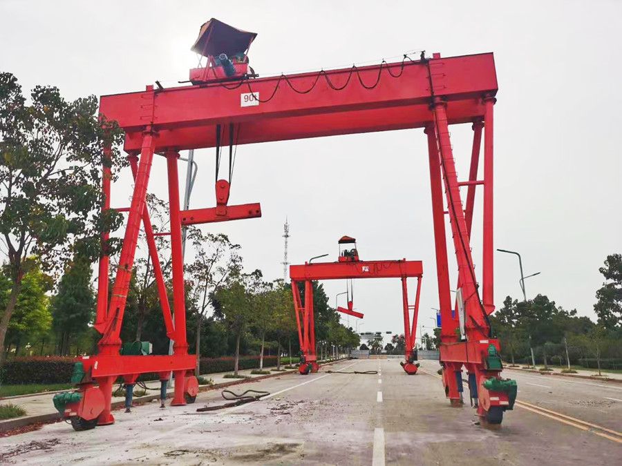 大連提梁機(jī)、90噸輪胎式提梁機(jī)