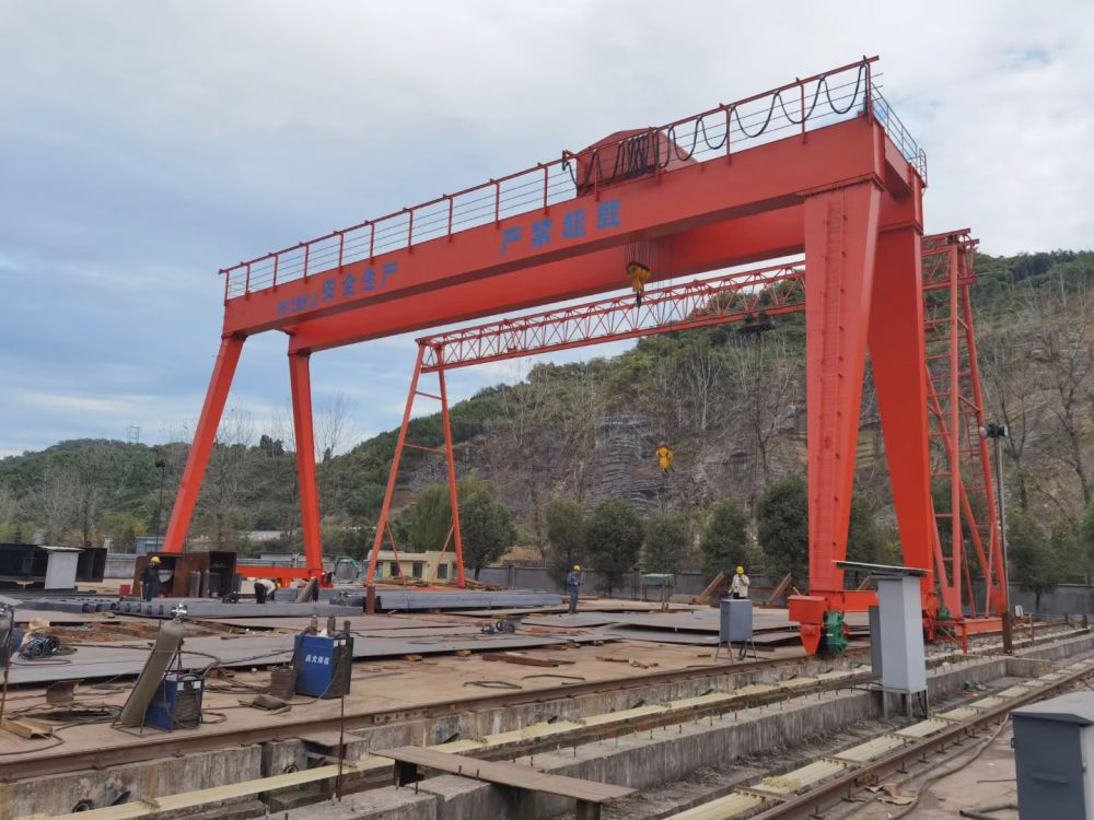 MG型/ME型雙梁門式起重機(jī)、雙主梁龍門吊產(chǎn)地、廠家報價