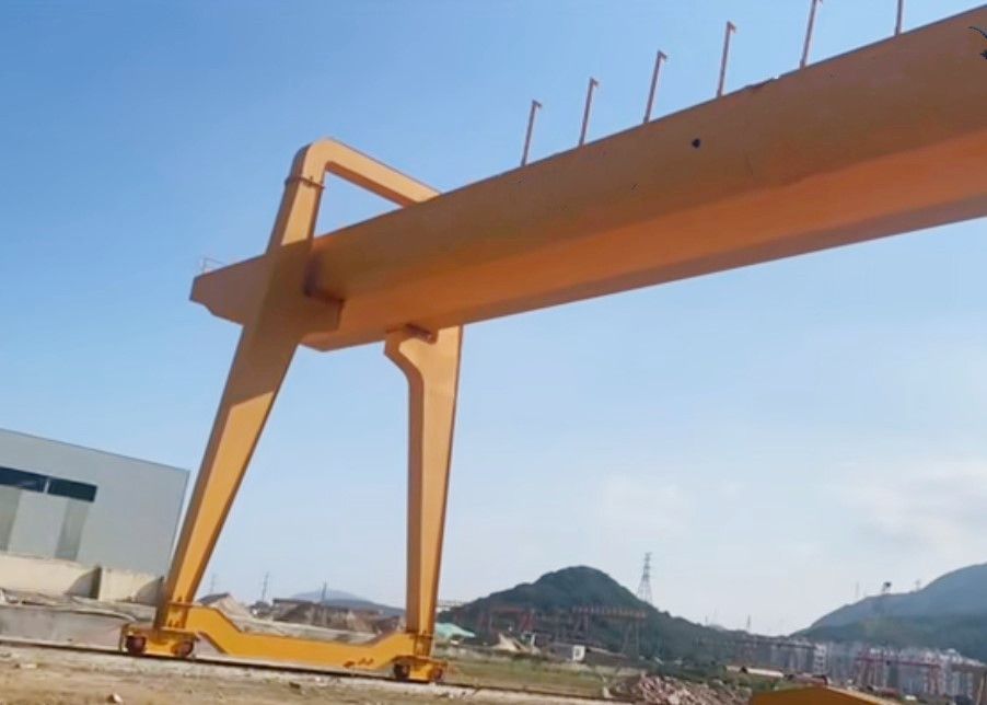 A型雙梁門式起重機(jī)大修.jpg